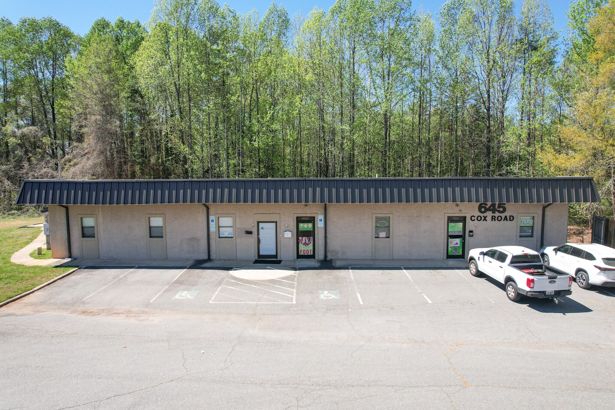 645 Cox Rd, Gastonia, NC à louer Photo du bâtiment- Image 1 de 7