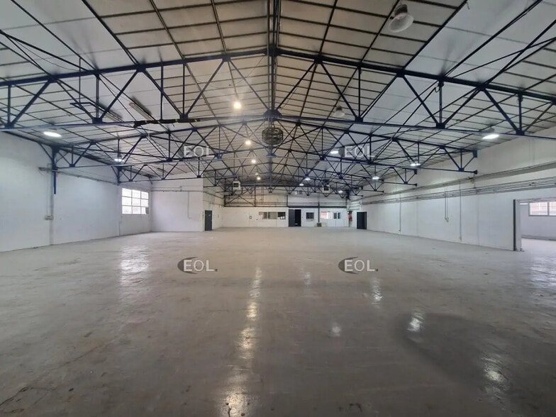 Flex in Nanterre for lease - Building Photo - Image 3 of 8