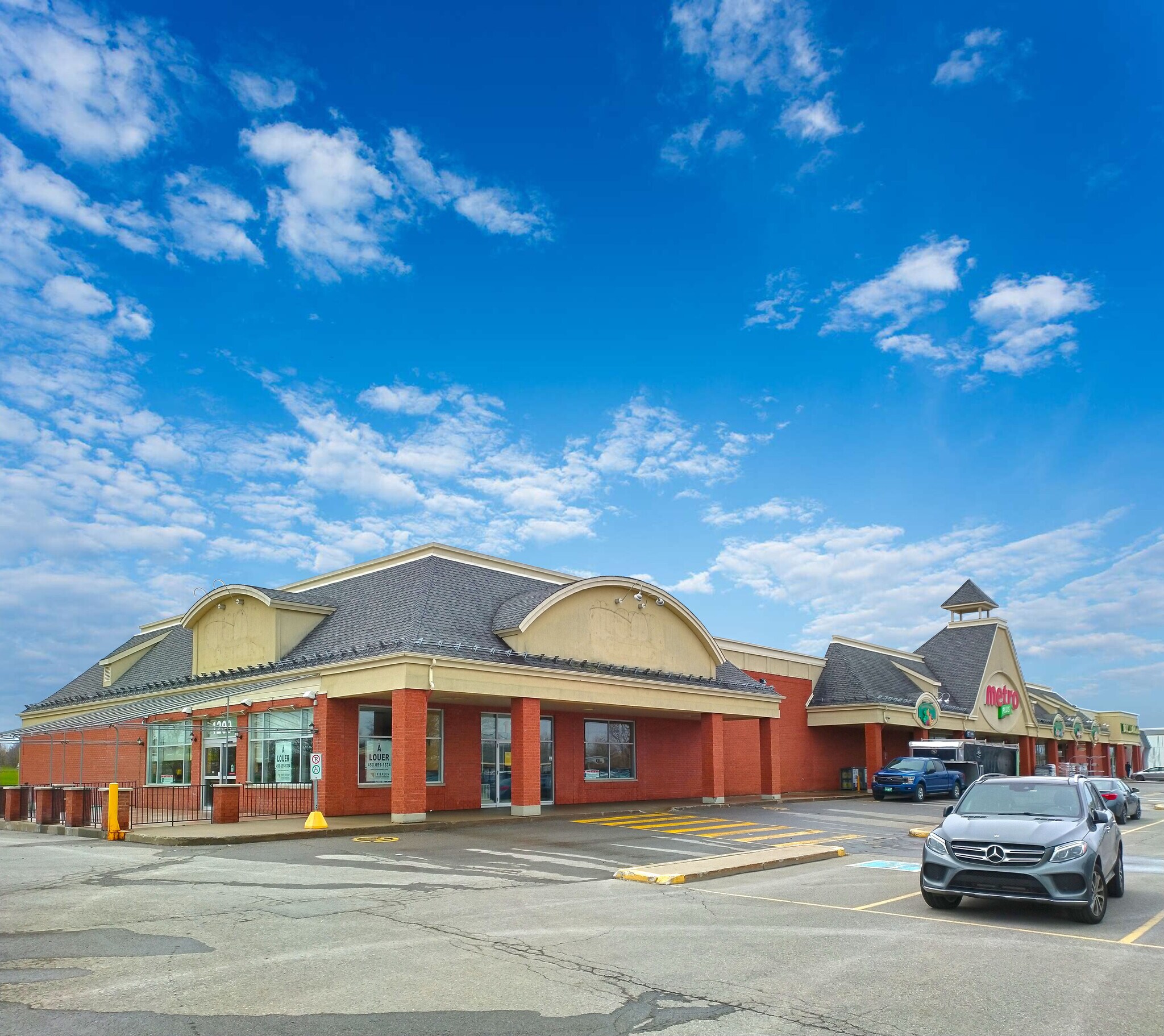 1207-1209 Boul Curé-Labelle (Ste-Rose), Laval, QC for sale Building Photo- Image 1 of 1