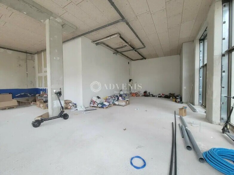 Retail in Saint-Denis for lease - Interior Photo - Image 2 of 5