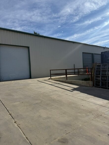 918 Mission Rock Rd, Santa Paula, CA for lease - Building Photo - Image 3 of 8