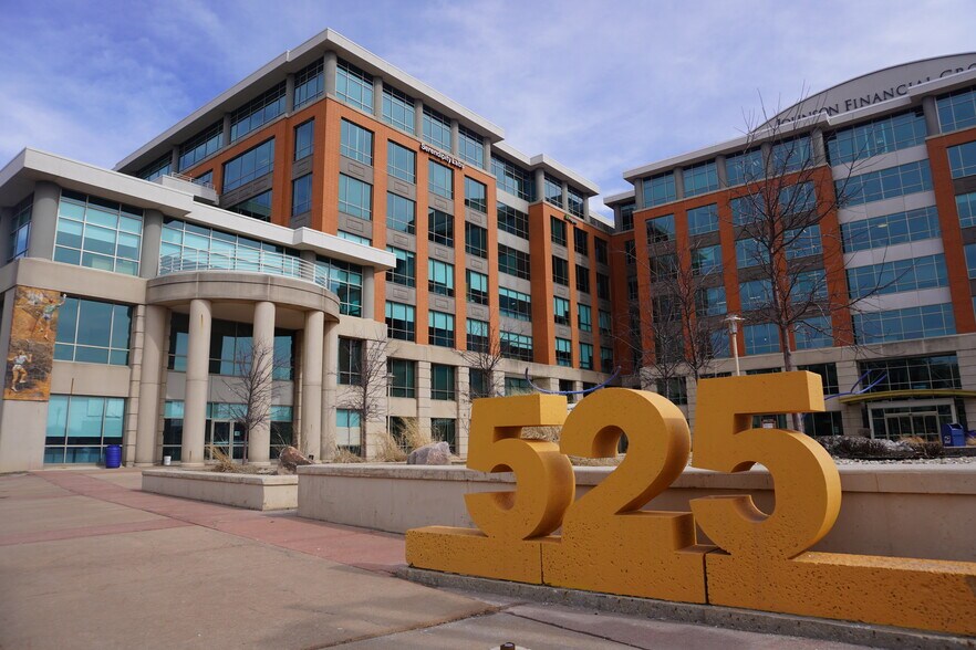 525 Junction Rd, Madison, WI à louer - Photo du bâtiment - Image 3 de 22