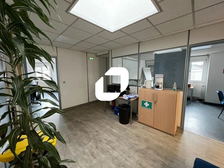 7 Place Gutenberg, Templemars for lease - Building Photo - Image 3 of 16