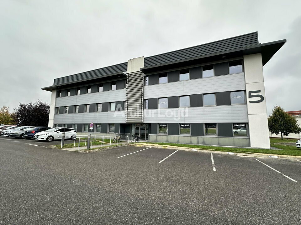 Office in Reims for lease Building Photo- Image 1 of 8