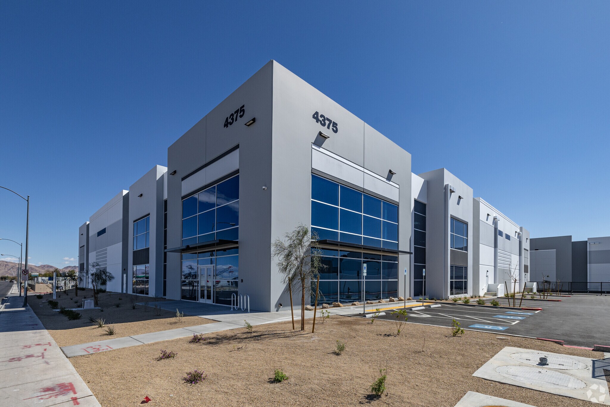 4375 E Cheyenne Ave, Las Vegas, NV for sale Primary Photo- Image 1 of 8