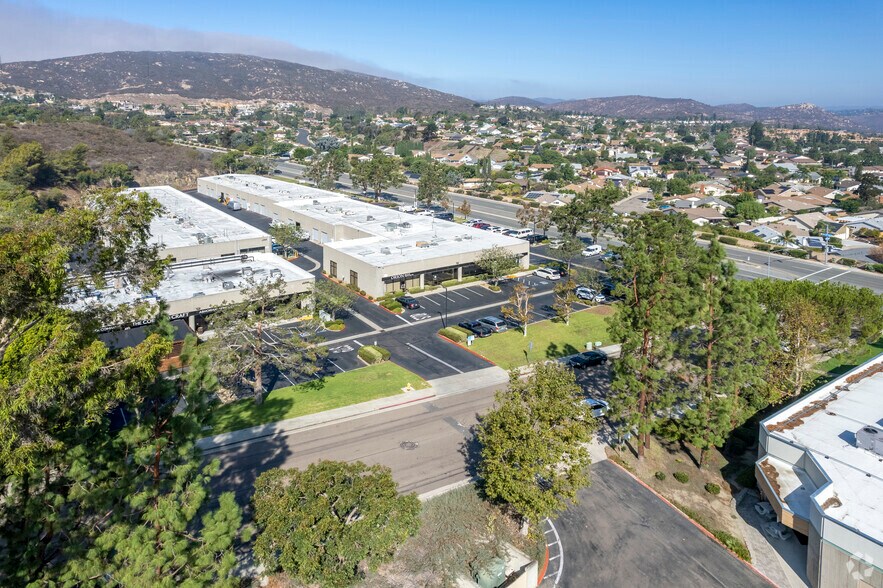 11305 Rancho Bernardo Rd, San Diego, CA à louer - Aérien - Image 2 de 10