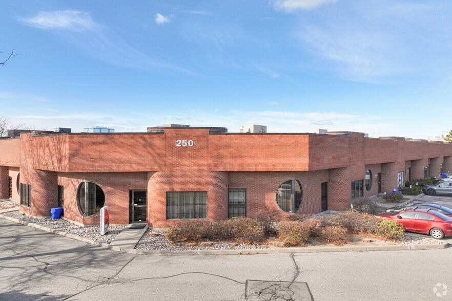 250 Cochrane Dr, Markham, ON for lease - Primary Photo - Image 1 of 3