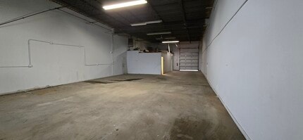 28039 W Commercial Ave, Lake Barrington, IL à louer Photo intérieure- Image 2 de 8