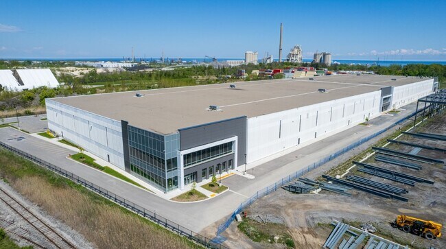 Plus de détails pour 745 Hazelhurst Rd, Mississauga, ON - Industriel à louer