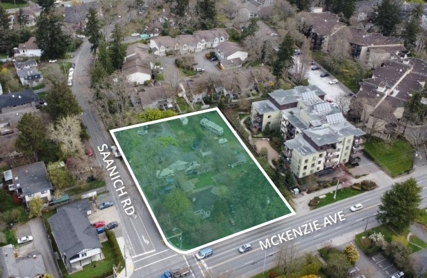 970-974 Mckenzie Av, Victoria, BC for sale - Primary Photo - Image 1 of 1