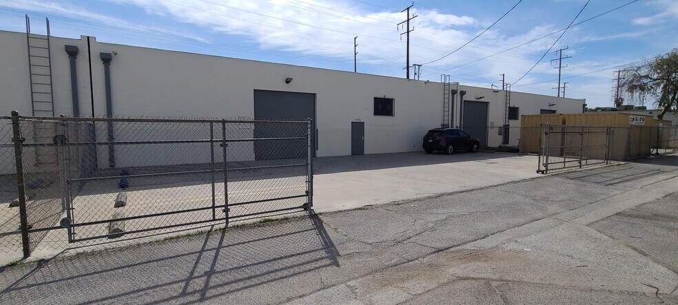 10615 Chandler Blvd, North Hollywood, CA à louer - Photo du bâtiment - Image 3 de 15