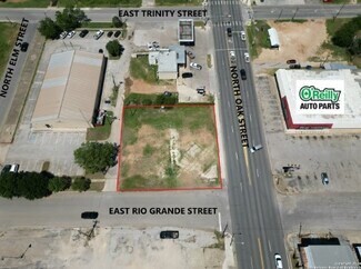 Plus de détails pour 309 N Oak, Pearsall, TX - Terrain à louer