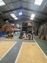 Flex in Saint-Genis-Laval for lease Interior Photo- Image 1 of 10