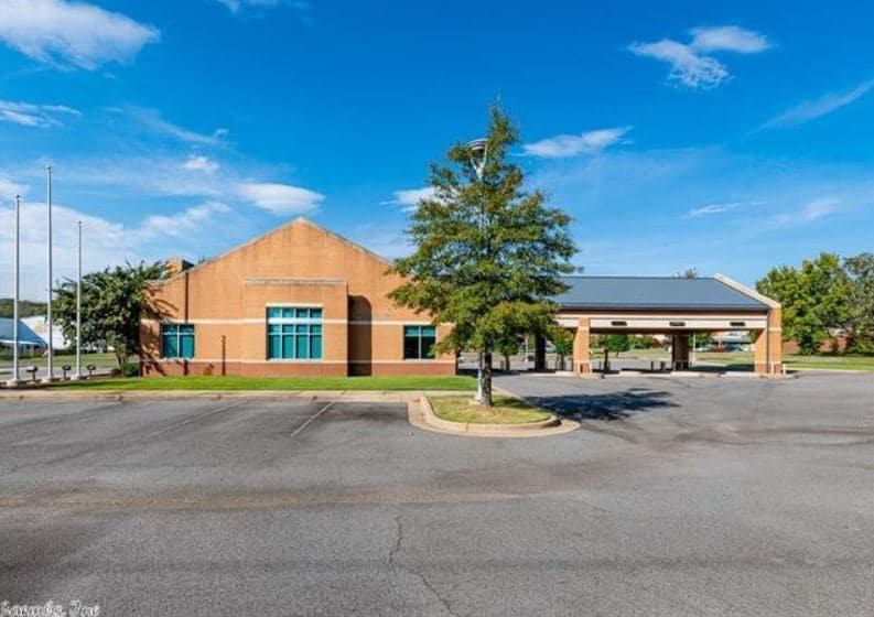 2400 Donaghey Ave, Conway, AR à vendre - Photo du bâtiment - Image 2 de 13