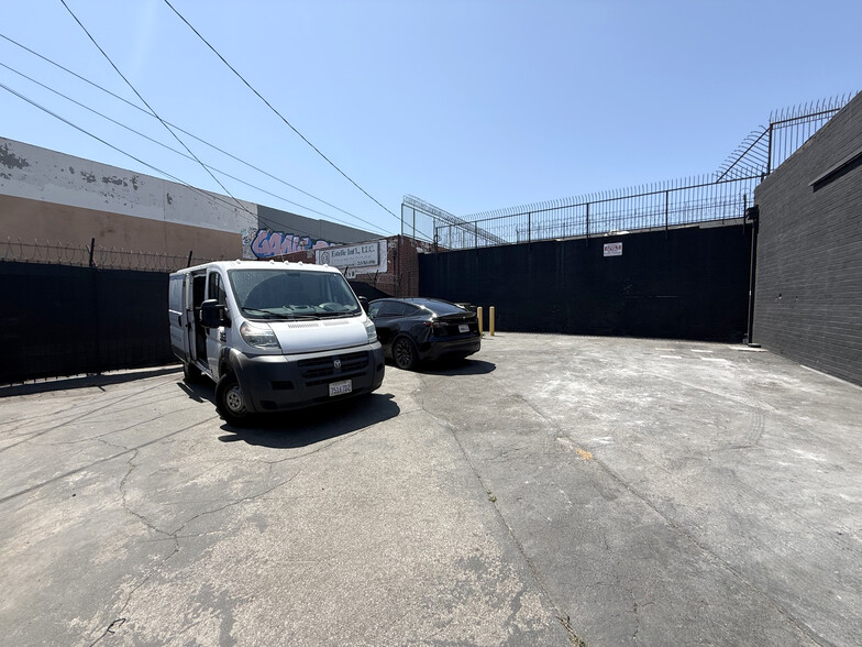 1126 E 14th St, Los Angeles, CA à vendre - Photo du bâtiment - Image 2 de 4