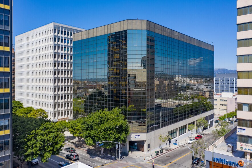 3333 Wilshire Blvd, Los Angeles, CA à louer - Photo du bâtiment - Image 1 de 5