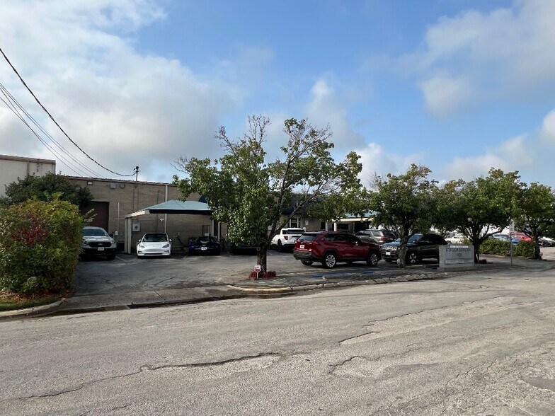 5938 Eden Dr, Haltom City, TX for lease - Building Photo - Image 2 of 12