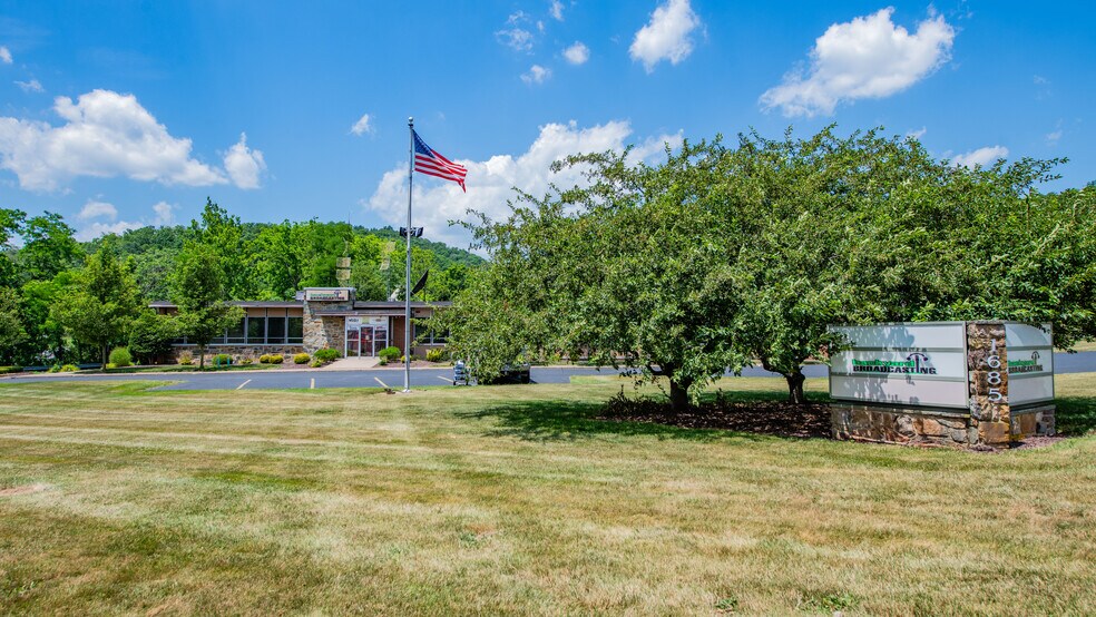 1685 Four Mile Dr, Williamsport, PA à vendre - Photo du bâtiment - Image 2 de 40