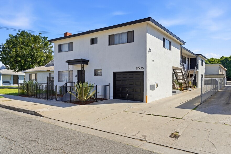 11936 Grevillea Ave, Hawthorne, CA à vendre - Photo du bâtiment - Image 3 de 14
