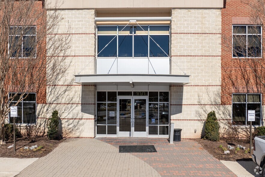 100 Eastshore Dr, Glen Allen, VA à louer - Photo du bâtiment - Image 3 de 4