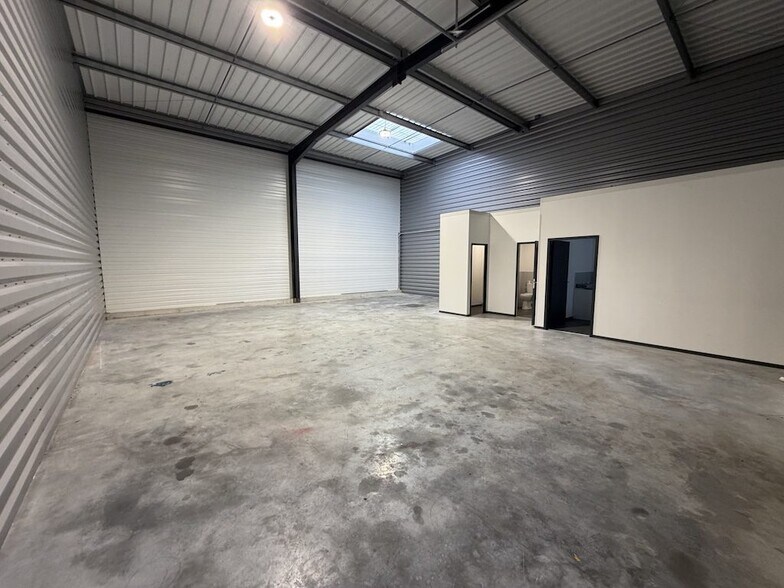 Flex in Audenge for lease - Interior Photo - Image 1 of 6