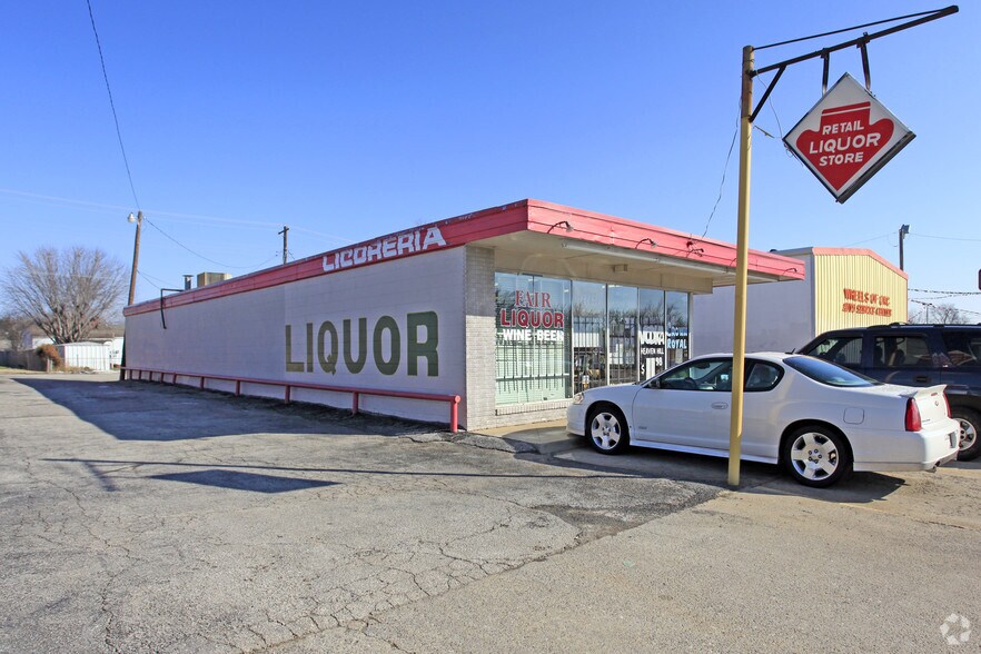 SW 29TH STREET CORRIDOR IN OKC portfolio of 3 properties for sale on LoopNet.ca - Primary Photo - Image 1 of 3
