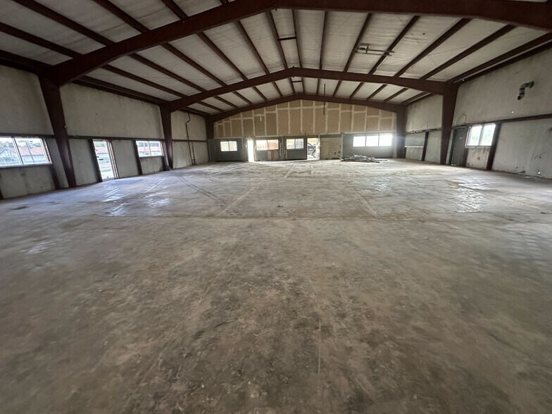 2100 S Riverside Dr, Fort Worth, TX à louer - Photo du bâtiment - Image 3 de 9