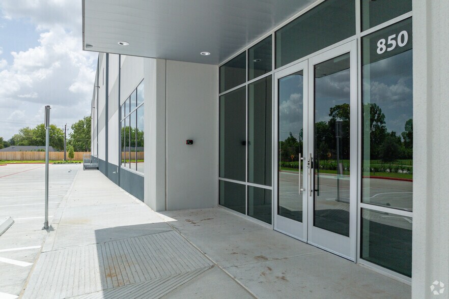 850 Fallbrook Dr, Houston, TX à vendre - Photo du bâtiment - Image 3 de 4