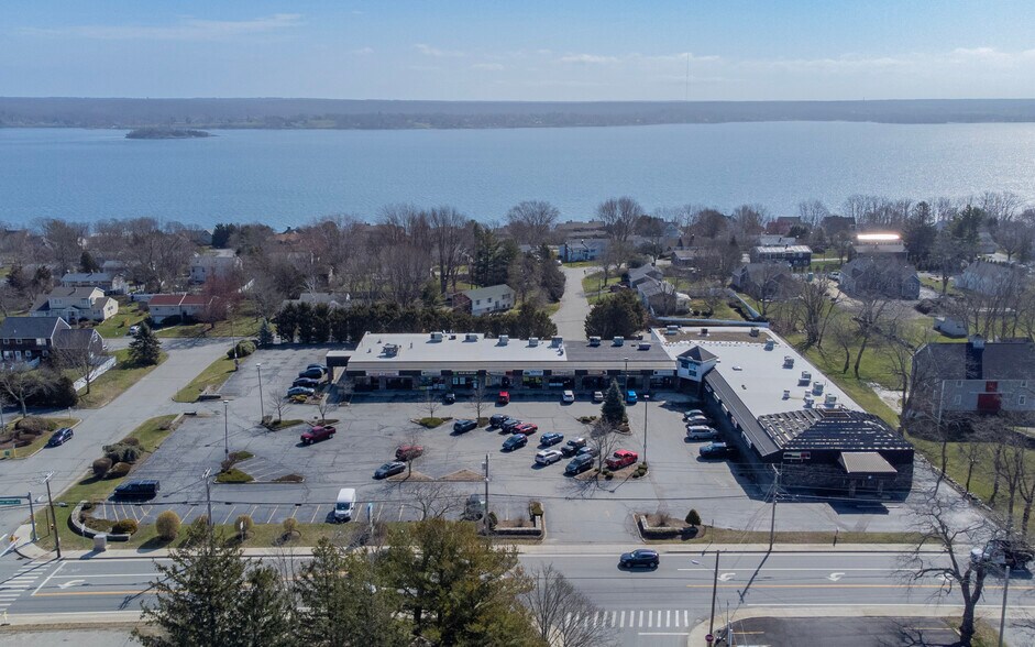 3001 E Main Rd, Portsmouth, RI à louer - Photo du bâtiment - Image 2 de 10