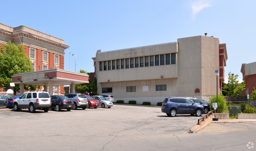 133-135 Main St, Lockport, NY à louer - Photo du bâtiment - Image 3 de 16