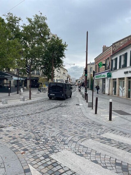 Commerce de détail dans Gennevilliers à louer - Photo du bâtiment - Image 3 de 4