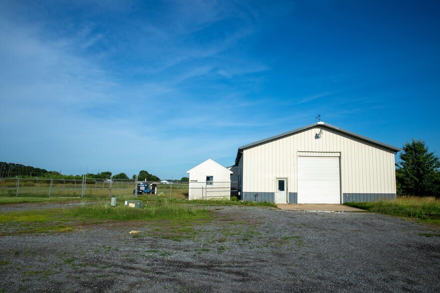20643 Sussex Hwy, Seaford, DE à louer - Photo du bâtiment - Image 1 de 23