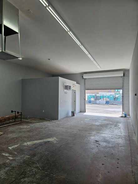 3060 N Nellis Blvd, Las Vegas, NV for lease - Interior Photo - Image 3 of 12