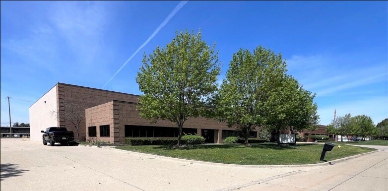 44621 Morley Dr, Clinton Township, MI à louer Photo du bâtiment- Image 1 de 5