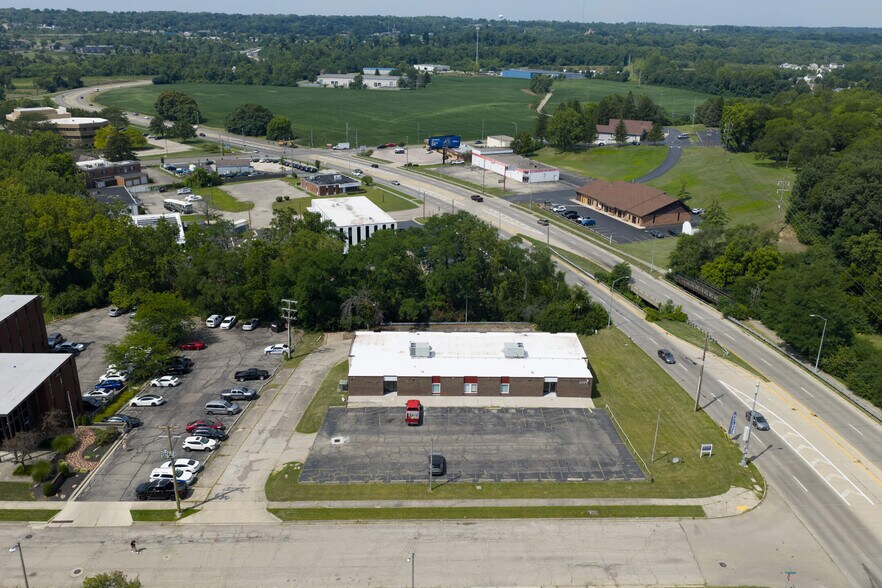 4999 Northcutt Pl, Dayton, OH à louer - Photo du bâtiment - Image 3 de 23
