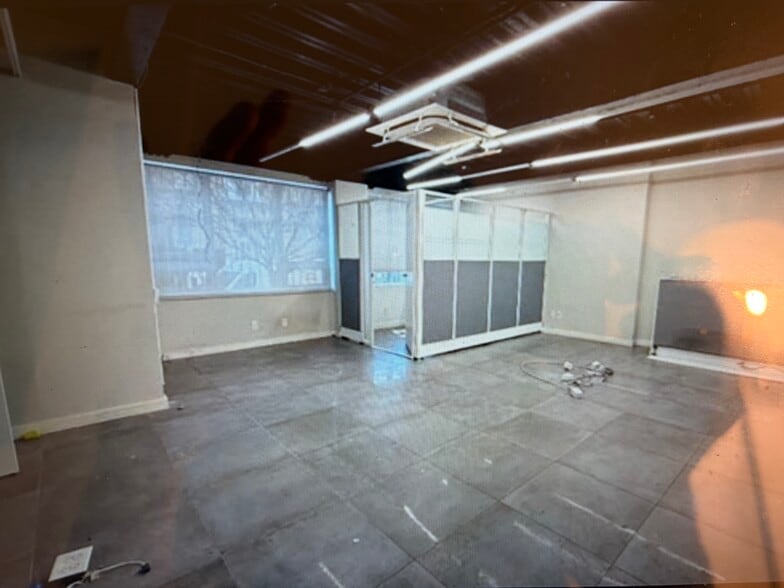381 S 5th St, Brooklyn, NY for lease - Building Photo - Image 3 of 5