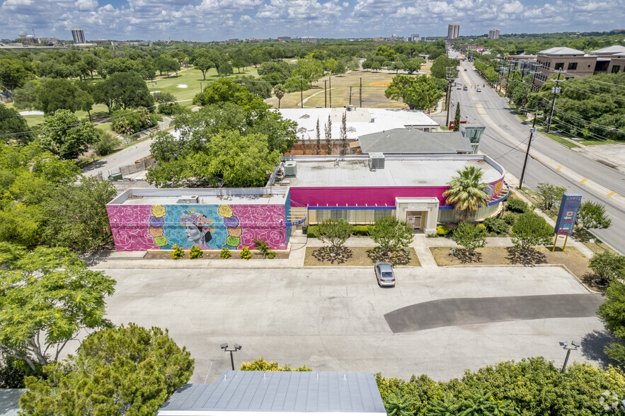 2611 Broadway St, San Antonio, TX for lease - Building Photo - Image 3 of 7