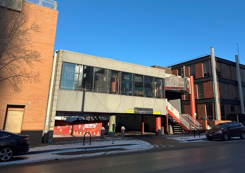 1827 N Farwell Ave, Milwaukee, WI à vendre - Photo du bâtiment - Image 1 de 2