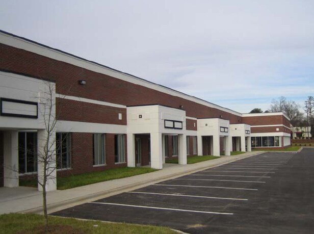 3120 Latrobe Dr, Charlotte, NC à louer - Photo du bâtiment - Image 2 de 27