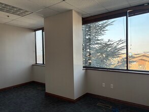 7135 S Highland Dr, Cottonwood Heights, UT à louer Photo intérieure- Image 2 de 6