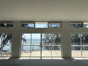 Wilfred Barrett Dr, The Entrance North à louer Photo intérieure- Image 2 de 3