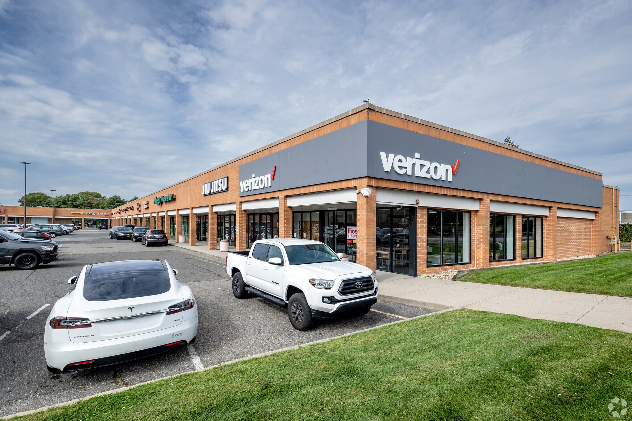 1480 Deer Park Ave, North Babylon, NY à vendre Photo principale- Image 1 de 1