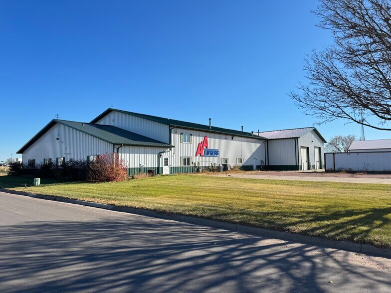 1015 N 9th Ave, Brandon, SD à louer - Photo du bâtiment - Image 2 de 27
