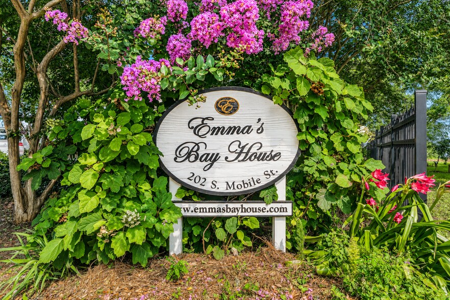 202 S Mobile St, Fairhope, AL à vendre - Photo du bâtiment - Image 3 de 93