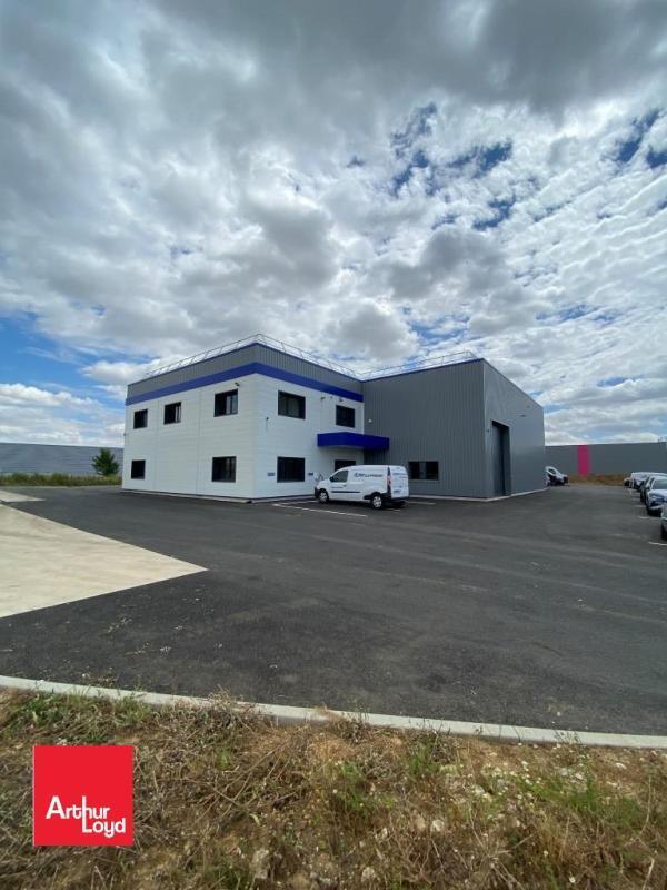 Flex in Chartres for lease Building Photo- Image 1 of 6