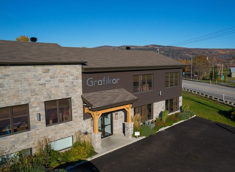2 Rue De L'usine, Baie-Saint-Paul, QC à vendre - Photo du bâtiment - Image 2 de 30