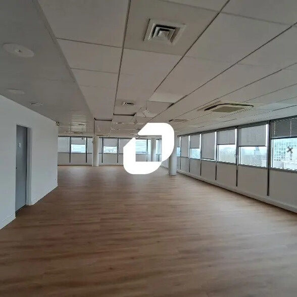 Office in Vélizy-Villacoublay for lease - Interior Photo - Image 1 of 11