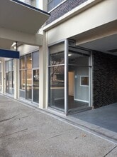 1360 N Sandburg Ter, Chicago, IL for lease Building Photo- Image 2 of 11