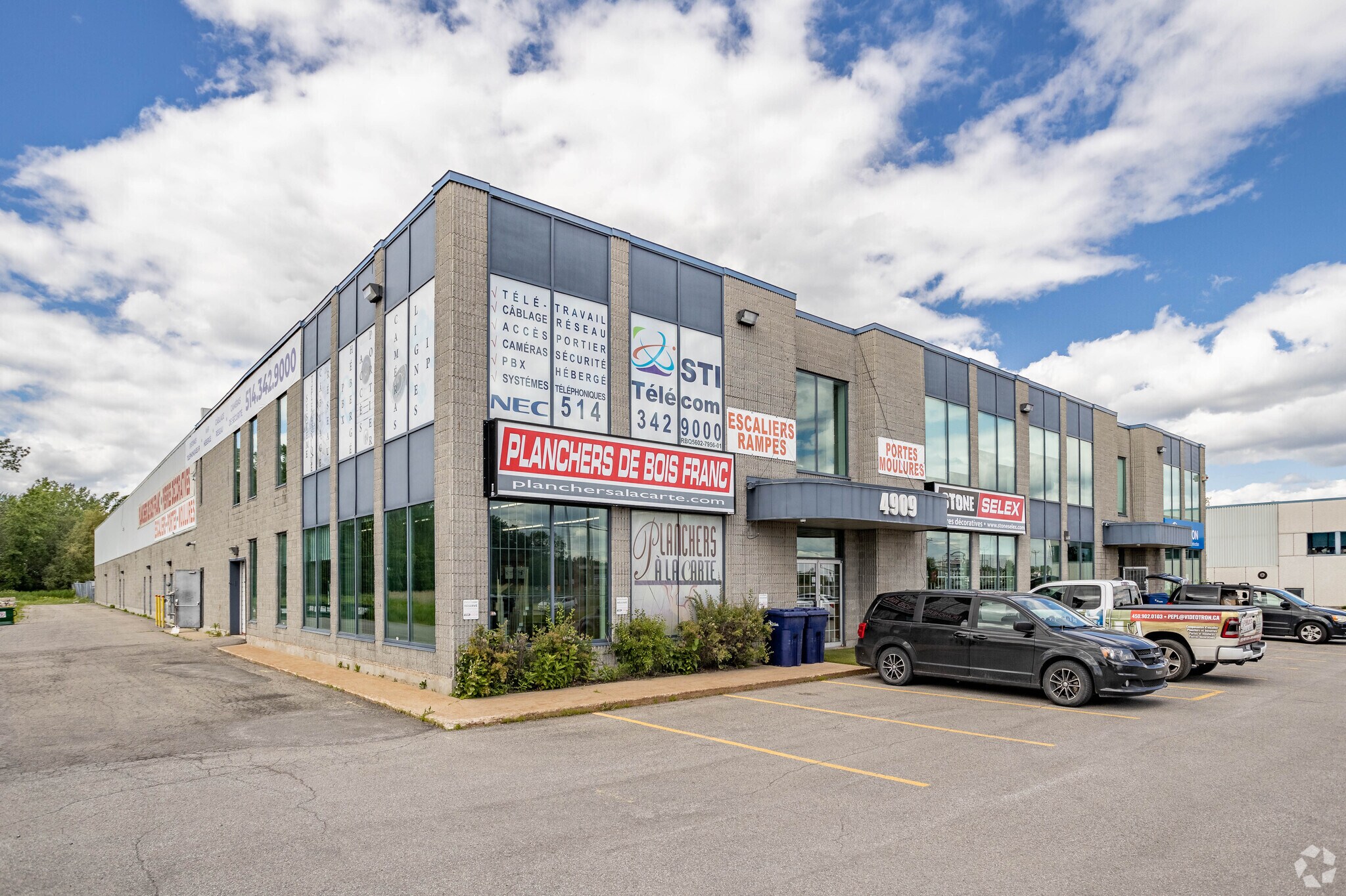 4885-4909 Hwy 440 W, Laval, QC for sale Primary Photo- Image 1 of 1
