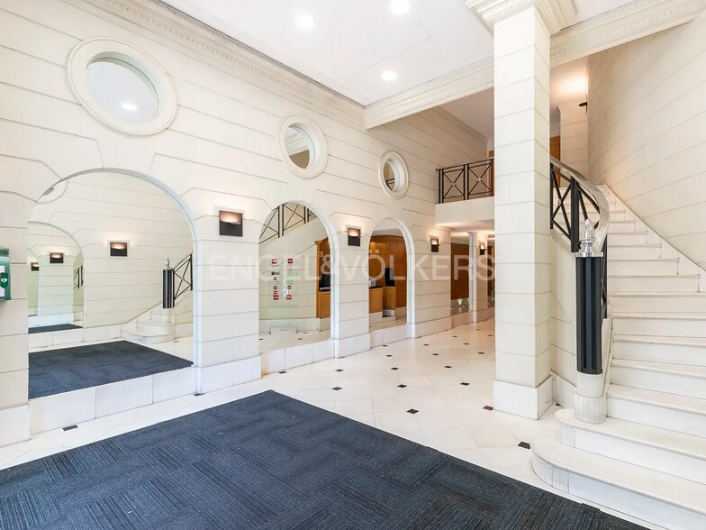 Bureau dans Barcelone à louer - Hall d’entrée - Image 1 de 3